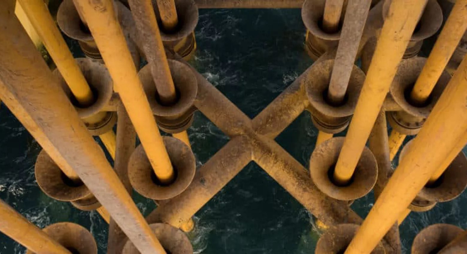 Quebra-mares no oceano 