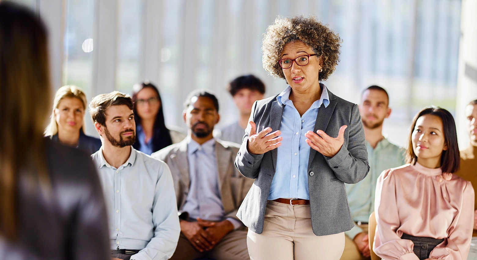 Pessoa da plateia falando