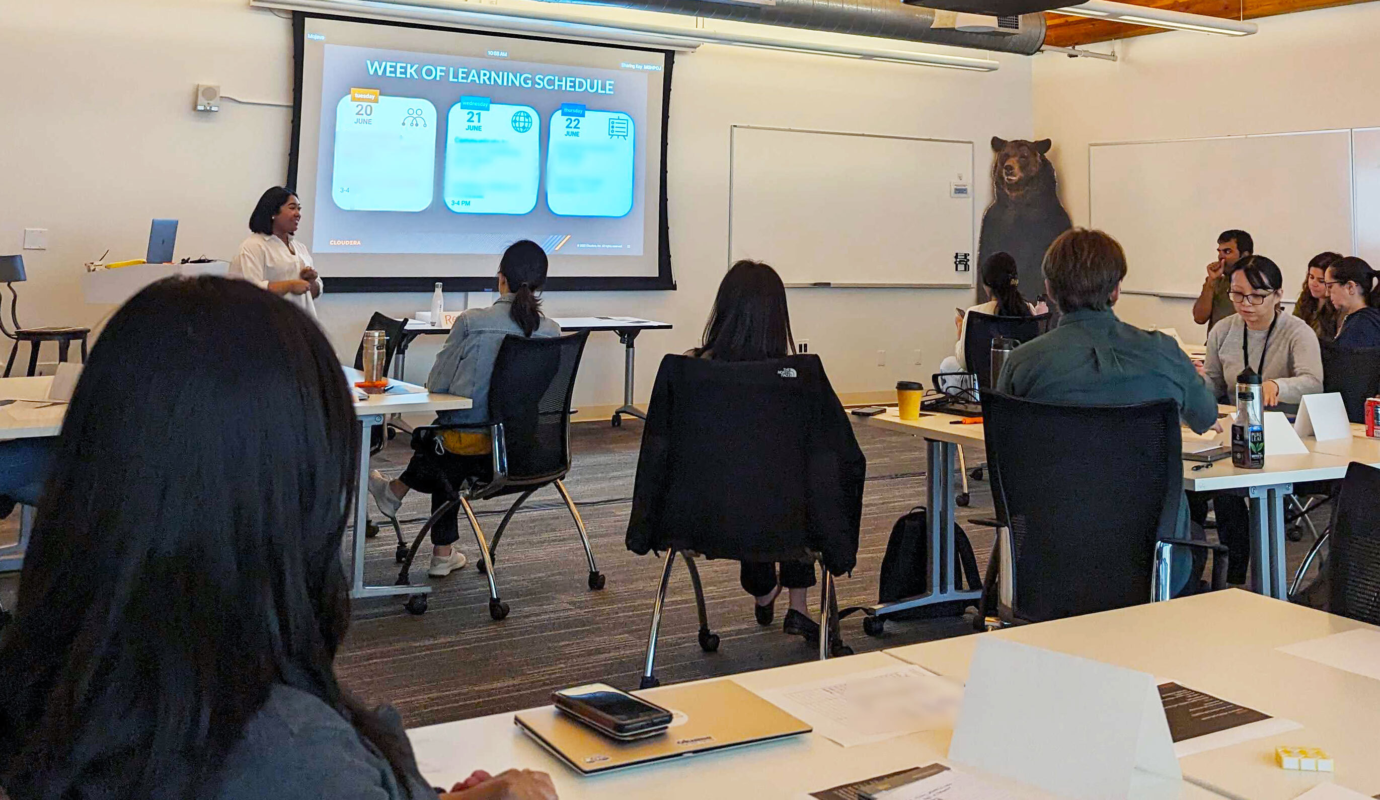 Funcionários da Cloudera em sessão de treinamento