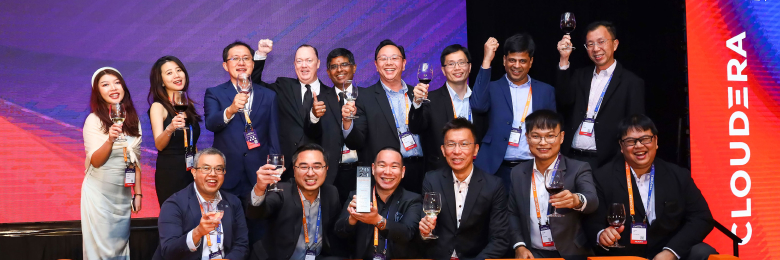 Foto de grupo do LY Data Impact Award